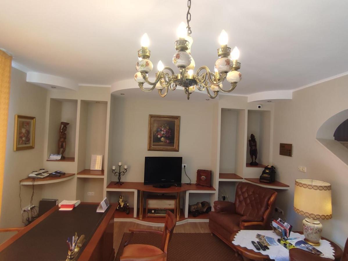 Casa Alina Hotell Deva Exteriör bild