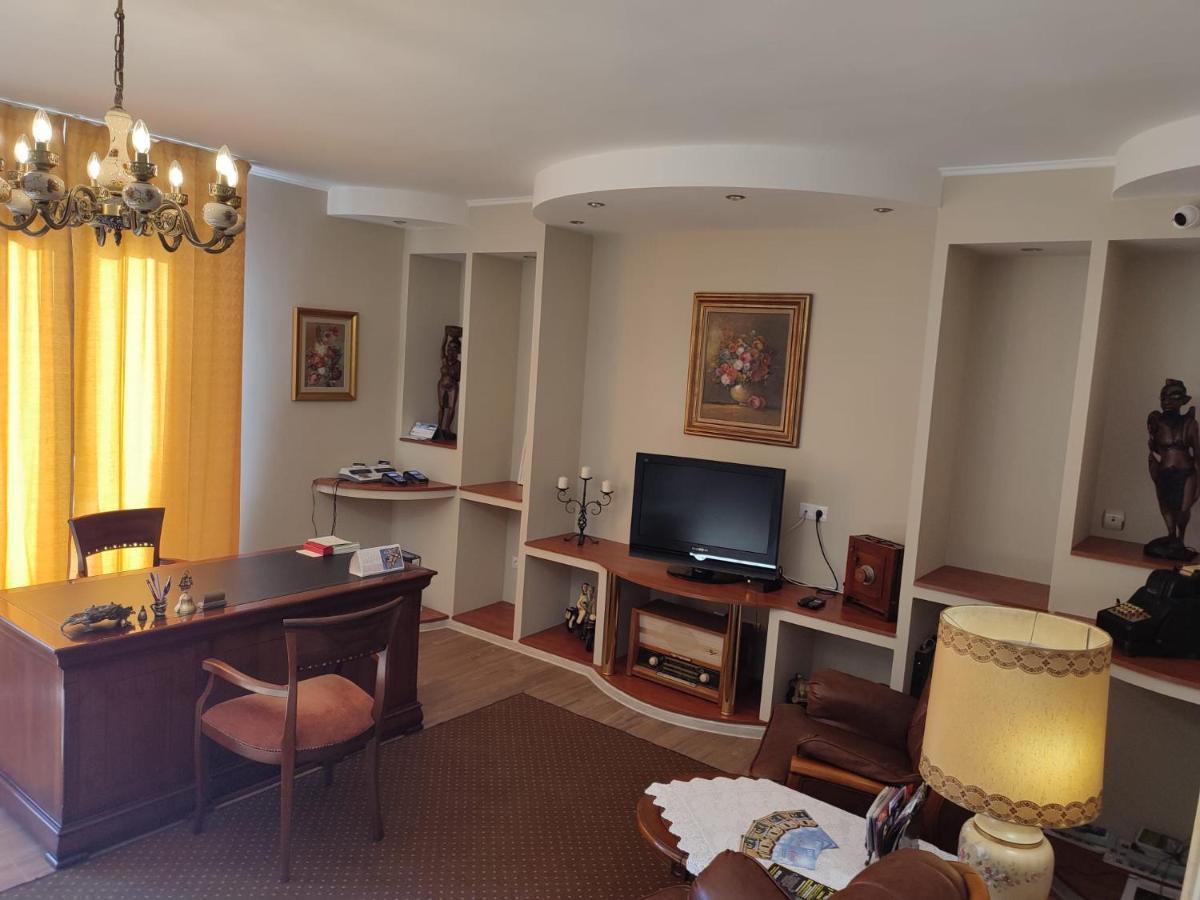 Casa Alina Hotell Deva Exteriör bild