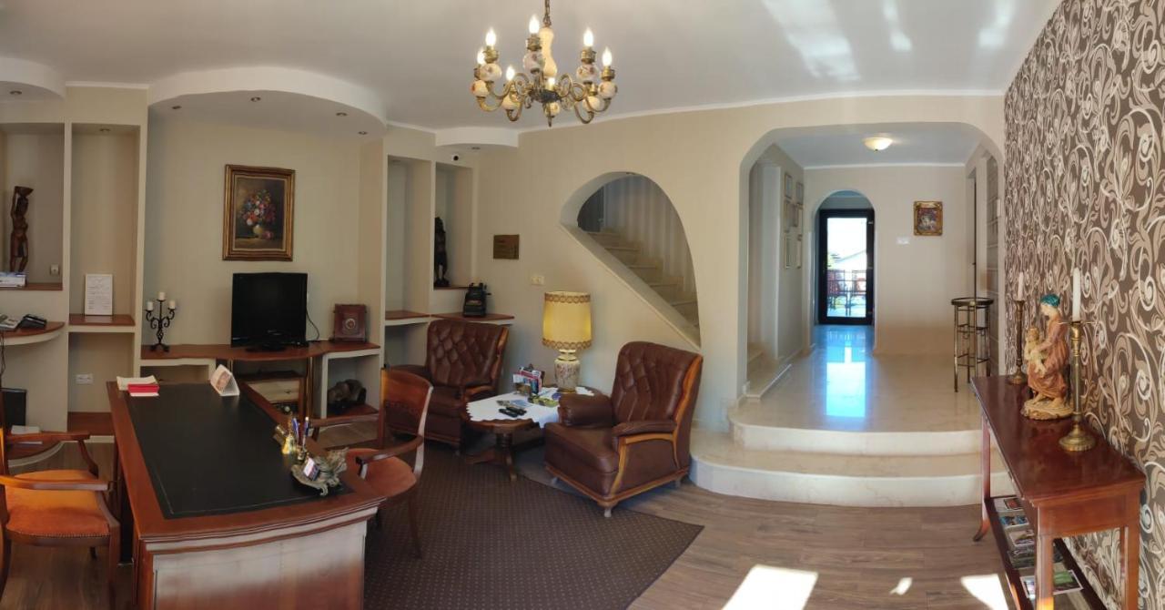 Casa Alina Hotell Deva Exteriör bild